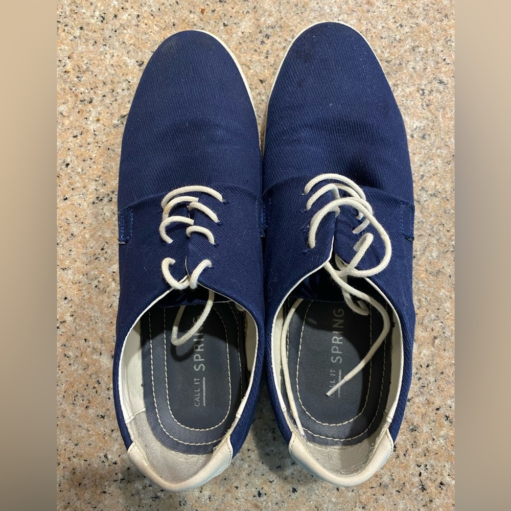 Men’s Size 10 Low Top Sneaker